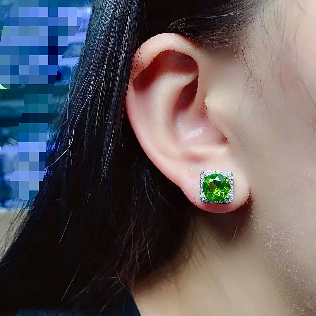 Classic Silver Peridot Stud Earrings for Office Women 8mm Solid 925 Silver Jewelry VVS Grade Peridot Short Eye-Catching Earrings